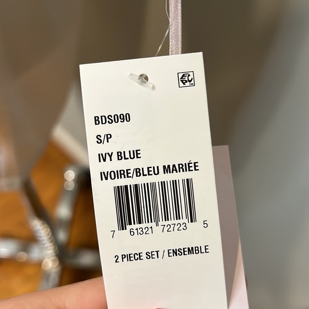 NWT MRS. Robe for Bride - Picture 3 of 12